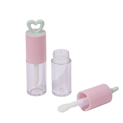 Colore personalizzato 7ml Cuore cavo tubo di plastica per labbra per imballaggi portatili di lucido labiale