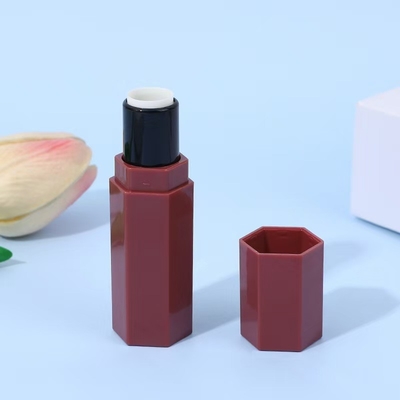 Tubo di rossetto di plastica esagonale per il rossetto con bastoncino rosso e effetto lucido 5 ml campione fornito