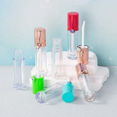 4 ml di tubo di plastica per labbra con tappo, colore personalizzabile e logo stampato.