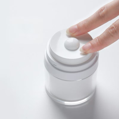 15G 30G 50G 100G Vaso di plastica senza aria con pompa a vuoto Colori personalizzati per l'imballaggio finale