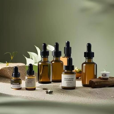 Bottiglia di olio essenziale di ambra per viaggiatori con testa di gocciolante di plastica e pipetta di vetro 5ml 10ml 30ml 50ml 100ml