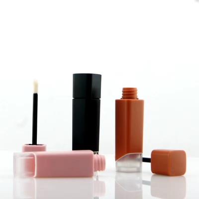 Tubo di lucido per labbra personalizzato da 5 ml con imballaggio vuoto a colori matt