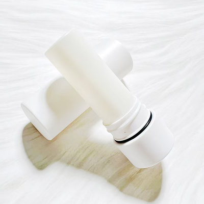 Tubo di rossetto bianco normale da 3,5 g con cerchio di gomma per il pacchetto cosmetico