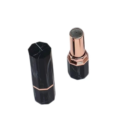 Elegantissime confezioni di rossetto in plastica a sesso angolo contenitore cosmetico vuoto in nero o bianco