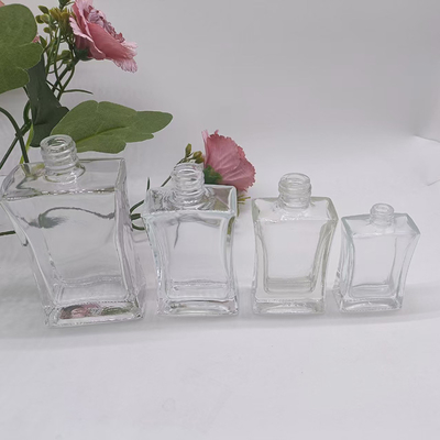 Bottiglia di vetro personalizzata da 20 ml, 30 ml e 50 ml con spruzzatore in alluminio e tappo superiore