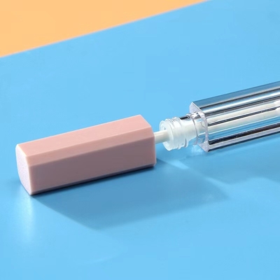 Al dettaglio 1,2 ml tubo labbra di plastica lucente Accetta colori personalizzati