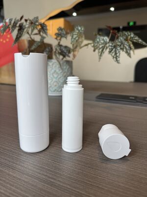 Flacone per pompa airless in plastica twist da 30 ml 50 ml all'ingrosso con pompa per lozione sottovuoto in ABS + PP e colore personalizzato
