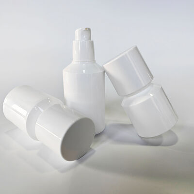 Nuovo design Flacone con pompa airless da 30 ml a 100 ml Previene l'esposizione all'aria Massimizza l'utilizzo del prodotto Igienico Nessuna contaminazione delle dita per la cura della pelle