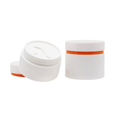 Vaso di crema cosmetica bianca con coperchio interno di tenuta per prodotti per la cura della pelle