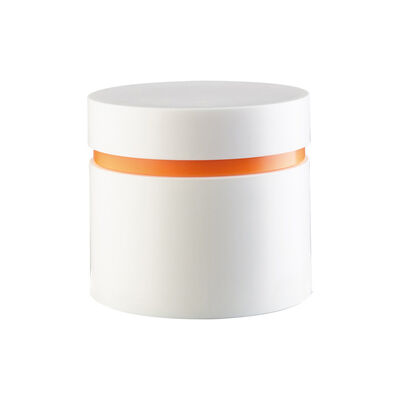 Vaso di crema cosmetica bianca con coperchio interno di tenuta per prodotti per la cura della pelle