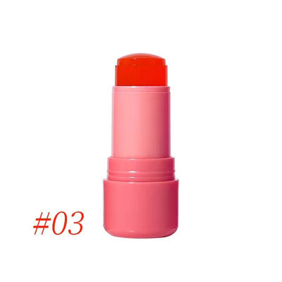 Disegno elegante 5 ml tubo lucente per labbra con colori personalizzati per un'applicazione precisa
