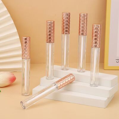 Ingrosso Tubo Lucidalabbra in Plastica da 4,5 ml con Tappo Dorato e Pennello Bianco per Contenitore Cosmetico Vuoto